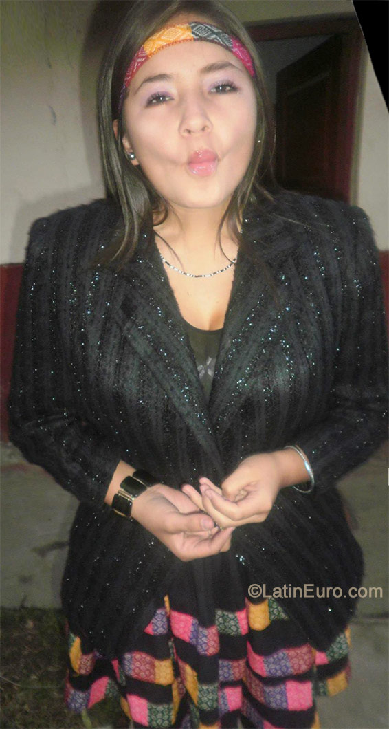 Date this cute Peru girl Angela from Cusco PE993