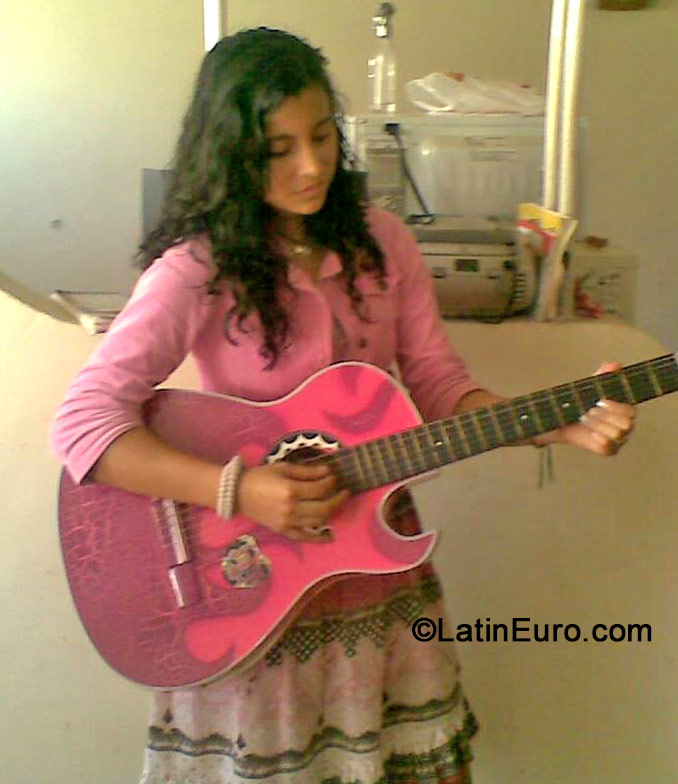 Date this lovely Colombia girl Paula from Bogota CO18156