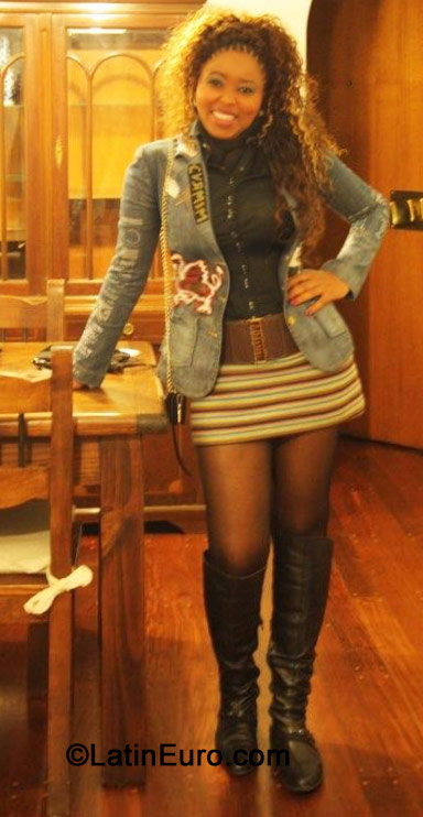 Date this happy Brazil girl Charlene from Timoteo BR8918