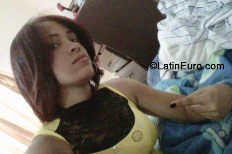Date this georgeous Dominican Republic girl Mitry from Santo Domingo DO19435