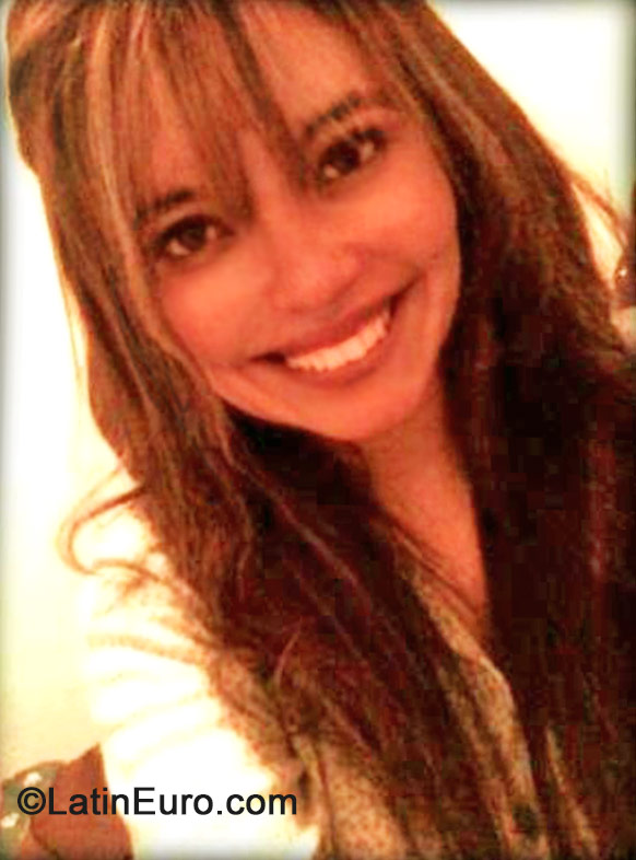 Date this happy Colombia girl Erika from Bogota CO15478
