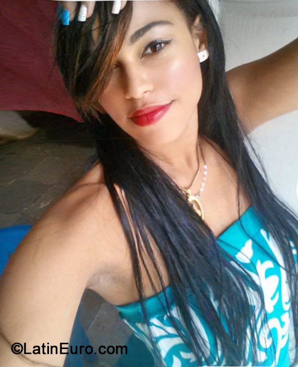 Date this nice looking Dominican Republic girl Alfa from Santo Domingo DO19462
