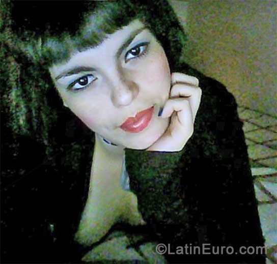 Date this foxy Colombia girl Monica from Cali CO15521