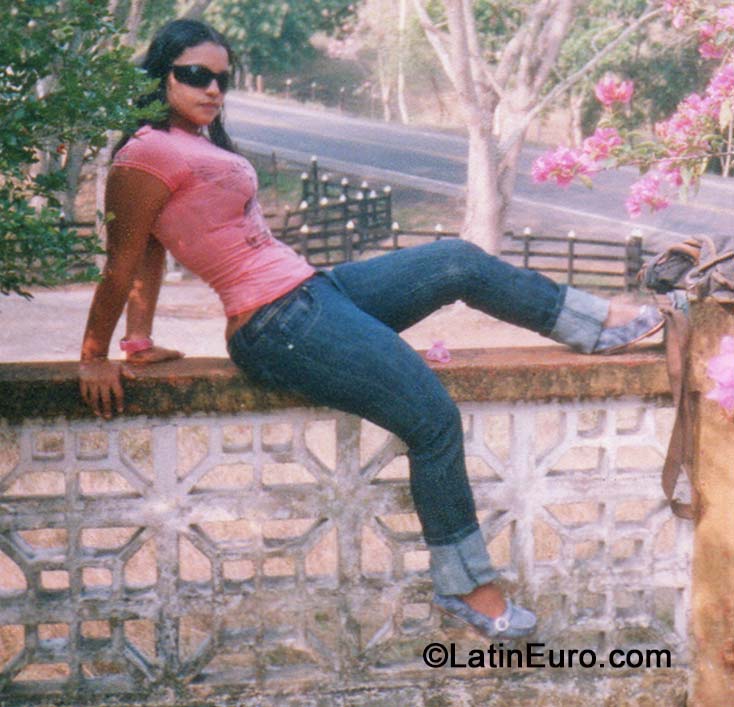 Date this athletic Colombia girl Sakey from  CO15561