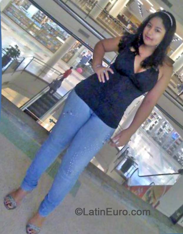 Date this young Colombia girl Andrea from Cucuta CO15564