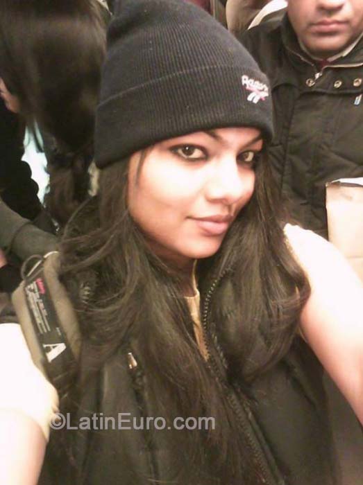 Date this sultry India girl Priya from Pune IN257