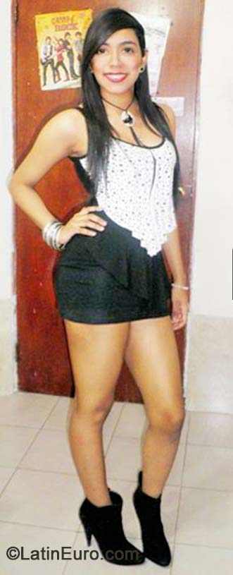 Date this hot Colombia girl Karoline from Barranquilla CO15673