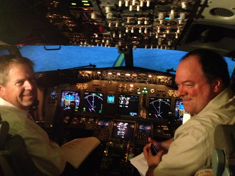 Date this pretty United States man Piloto from San Francisco US15279