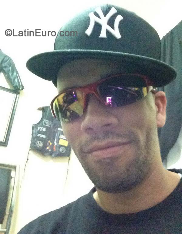 Date this hard body Puerto Rico man Jdee167 from Bronx PR143