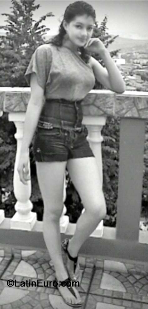 Date this voluptuous Honduras girl Sara from Tegucigalpa HN1390