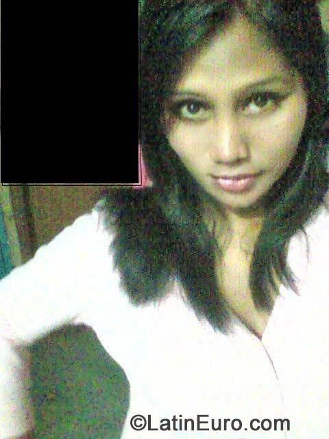 Date this hard body Philippines girl Noemi from Manila PH669