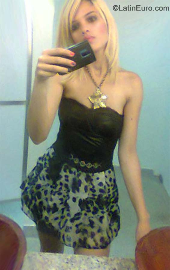 Date this georgeous Brazil girl Ingrid from Brasilia De Minas BR8942