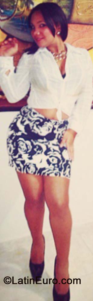 Date this delightful Dominican Republic girl Johanny from Santiago DO19825