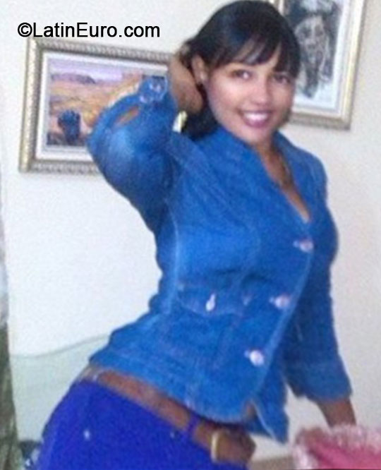 Date this good-looking Dominican Republic girl Laura tineo from Santo Domingo DO19860