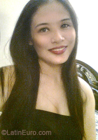 Date this gorgeous Philippines girl Vivien from Iloilo City PH675