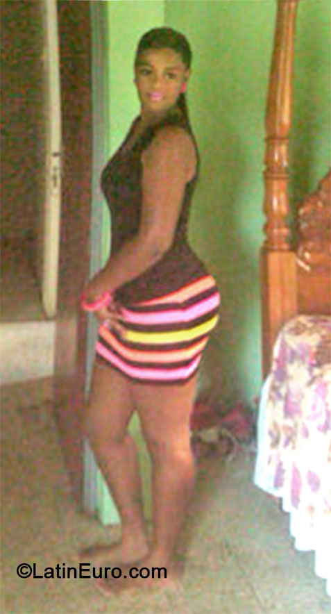 Date this exotic Jamaica girl Anna from May Pen JM1806