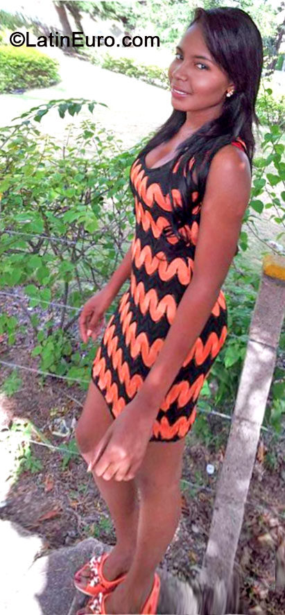 Date this lovely Dominican Republic girl Carol from San Cristobal DO19935