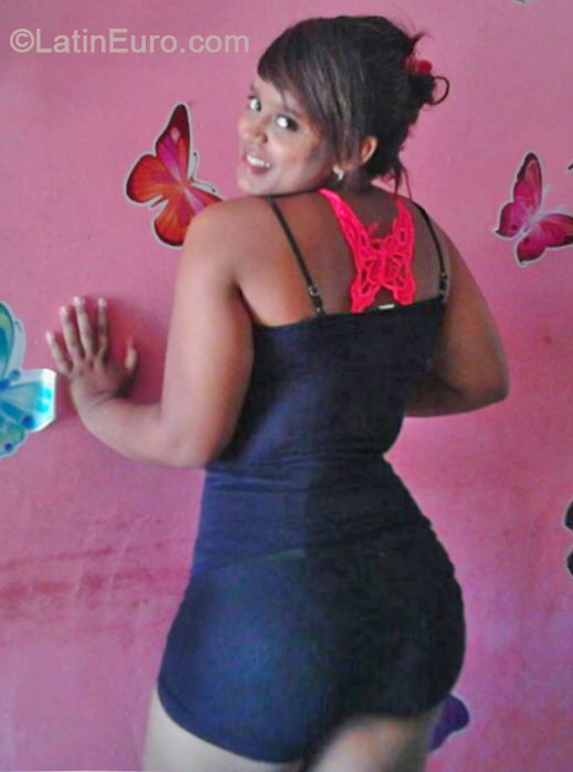 Date this exotic Colombia girl Maria from Guajira CO16021