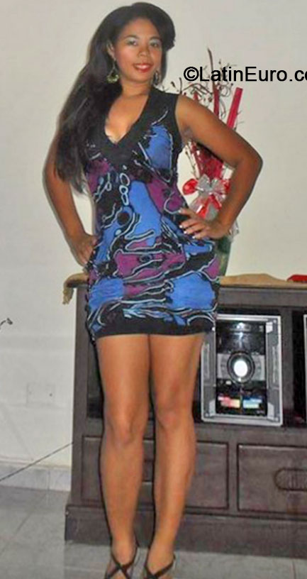 Date this charming Dominican Republic girl Sencion from Santo Domingo DO19940