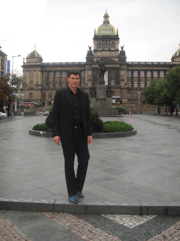 Date this tall United Arab Emirates man Cruz_FakeProfile from Dubai CH124