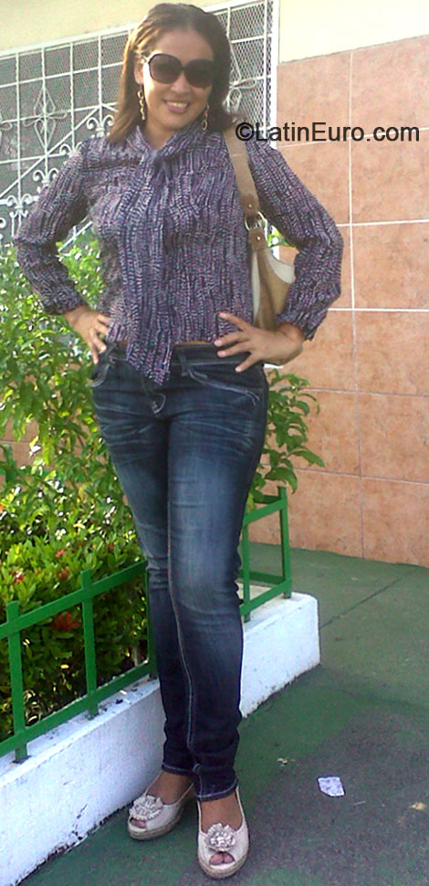 Date this gorgeous Honduras girl Reyna from La Ceiba HN1199