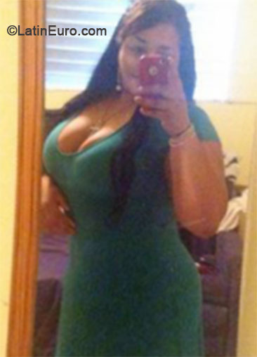 Date this pretty Dominican Republic girl Yajaira from Santo Domingo DO26230