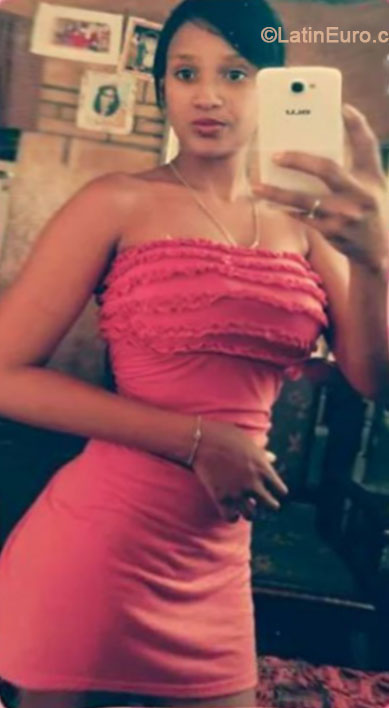 Date this funny Dominican Republic girl Melany from Valverde Mao DO19990