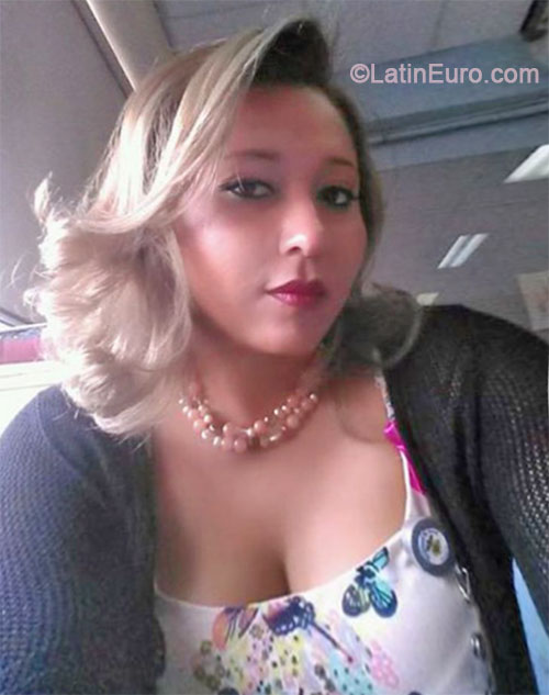 Date this nice looking Honduras girl Isis from Tegucigalpa HN1201