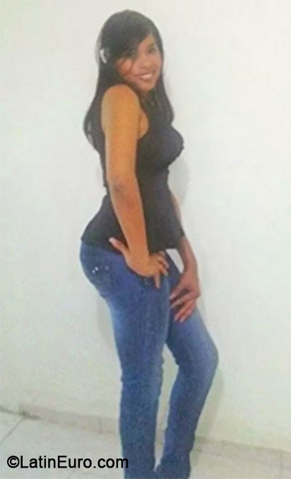Date this pretty Dominican Republic girl Alexandra henri from Santo Domingo DO20034