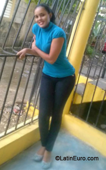 Date this sultry Dominican Republic girl Natalia from Santo Domingo DO20042