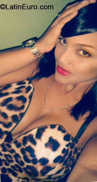 Date this young Dominican Republic girl Yuli from Santo Domingo DO20070