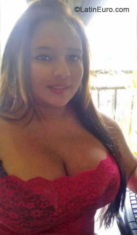 Date this voluptuous Colombia girl Yeyimy from Medellin CO17817