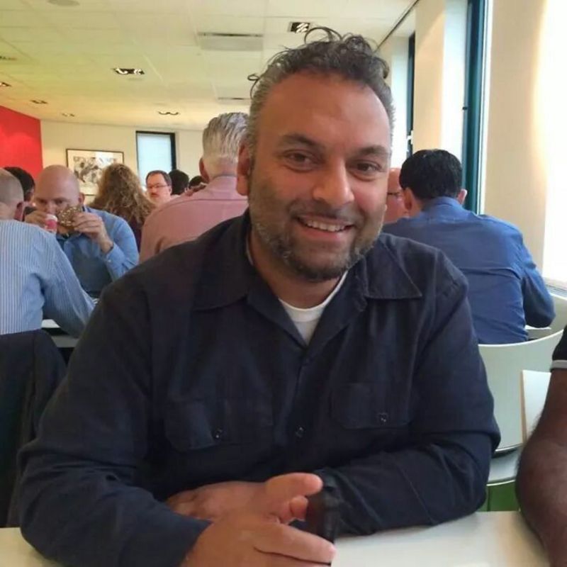 Date this attractive Netherlands man Rich from Rotterdam NL254