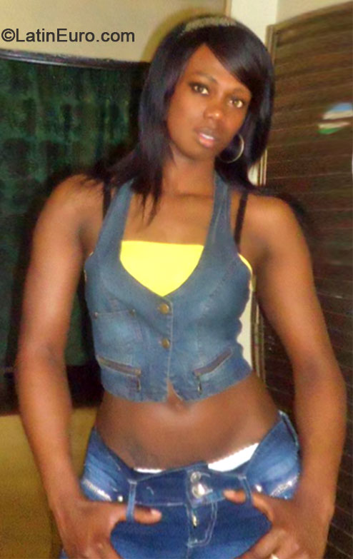 Date this foxy Colombia girl Ariela from Cali CO16314