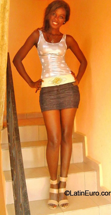Date this foxy Cameroon girl Makky from Douala CM205