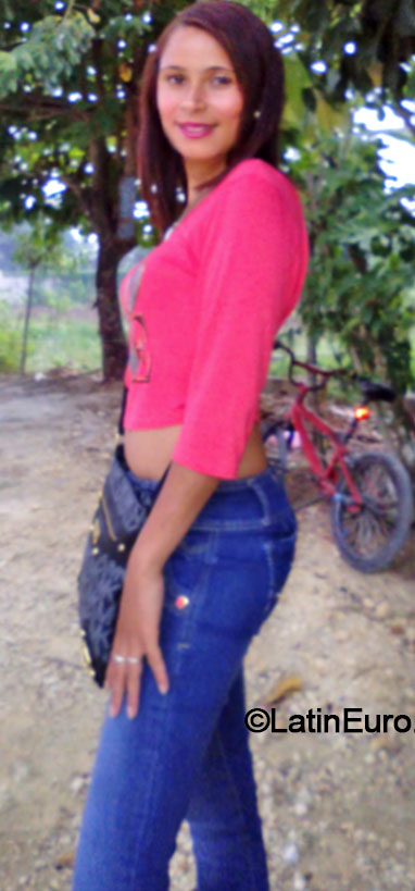 Date this attractive Dominican Republic girl Yenny from Santo Domingo DO20106