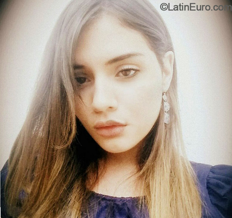 Date this passionate Brazil girl Larissa from Uberlandia BR9070