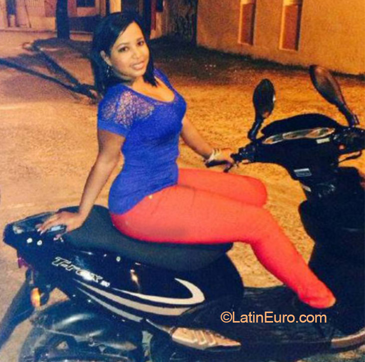 Date this young Dominican Republic girl Yanara from Higuey DO32738