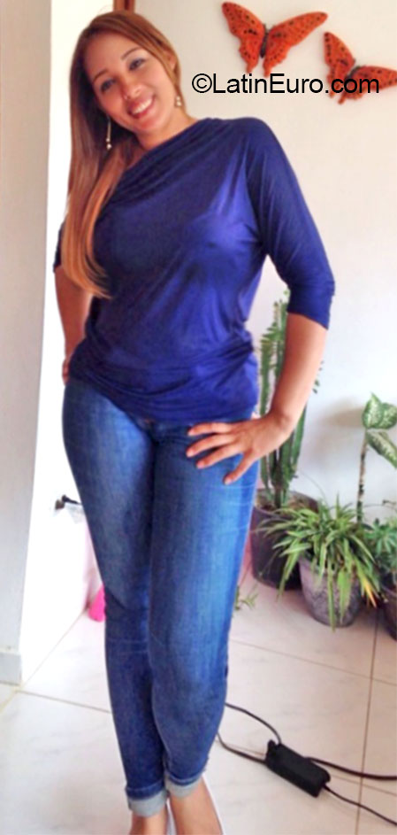 Date this hard body Dominican Republic girl Mildred from Santiago DO20121