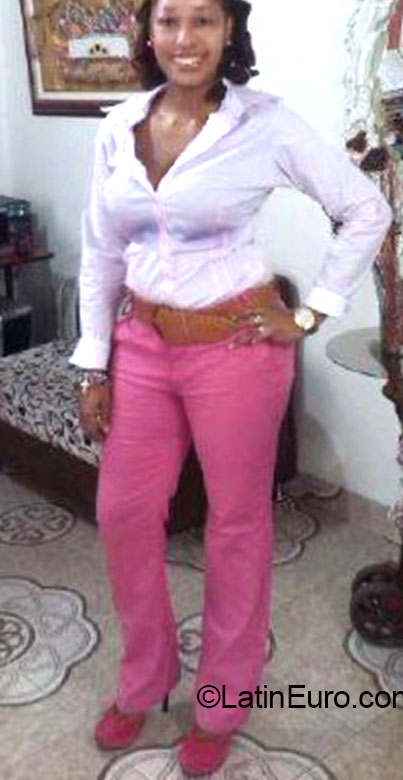 Date this charming Colombia girl Yenny from Cali CO16395