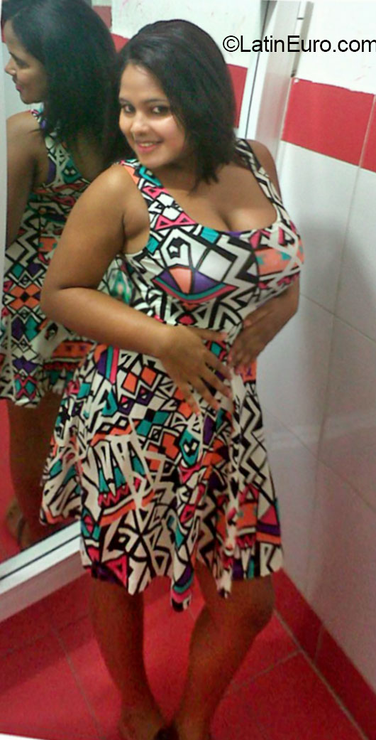 Date this sultry Dominican Republic girl Dahiania from Salcedo DO20131