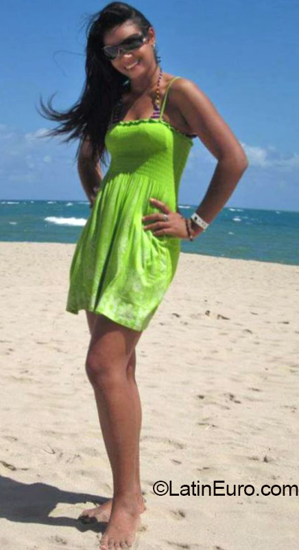 Date this hot Dominican Republic girl Julissa from Santiago DO20147