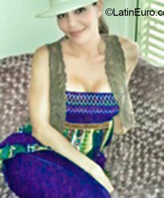 Date this gorgeous Colombia girl Alejandra from Bogota CO16425