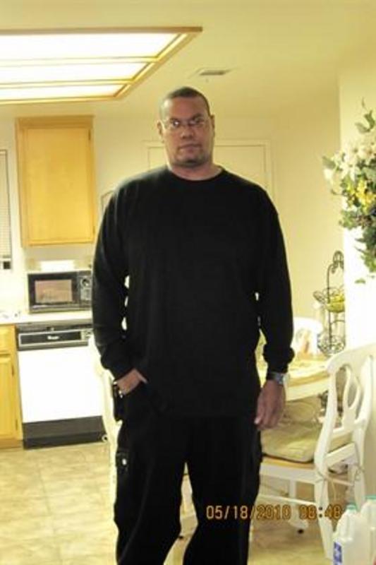 Date this tall United States man Robert from Victorville US15588