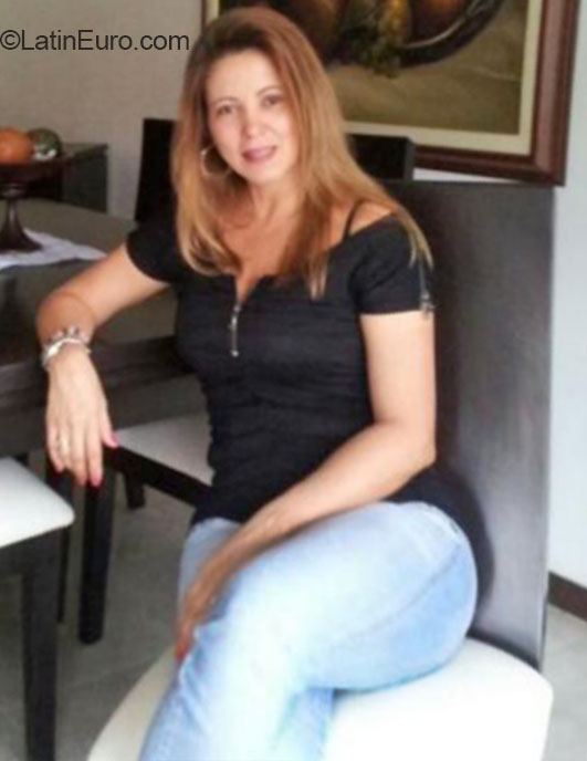 Date this cute Colombia girl Patricia from Cali CO16448