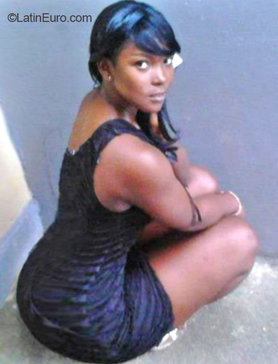 Date this pretty Jamaica girl Britanie from Kingston JM1878