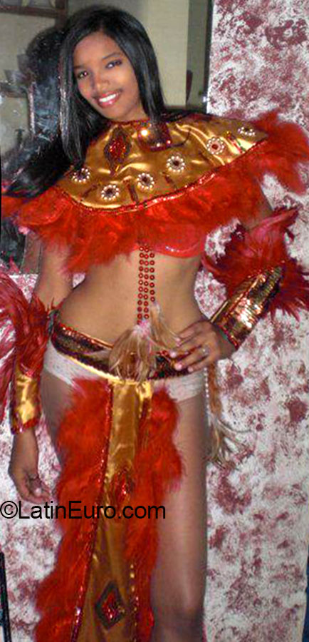 Date this sultry Dominican Republic girl Ashanty from Santiago DO20294