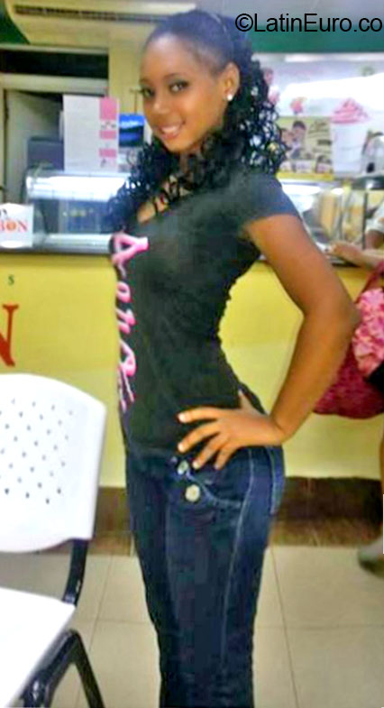 Date this funny Dominican Republic girl Wilma from Santo Domingo DO20425