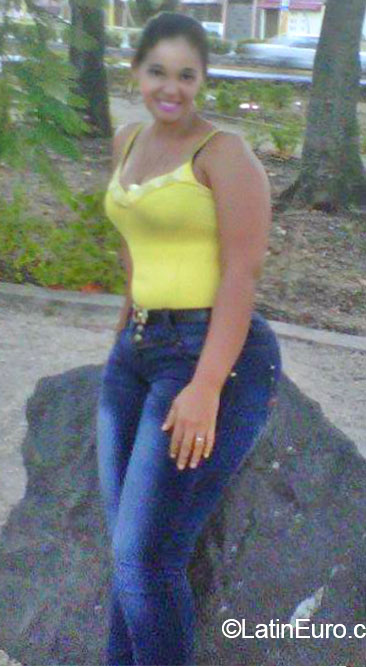 Date this stunning Dominican Republic girl Cesariana from Santo Domingo DO21759