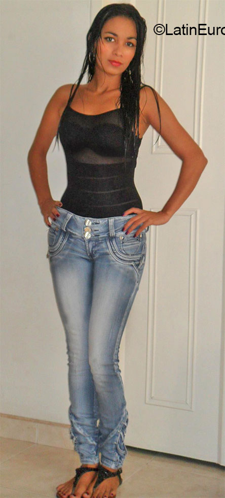 Date this georgeous Colombia girl Mayerlin from Cali CO16501